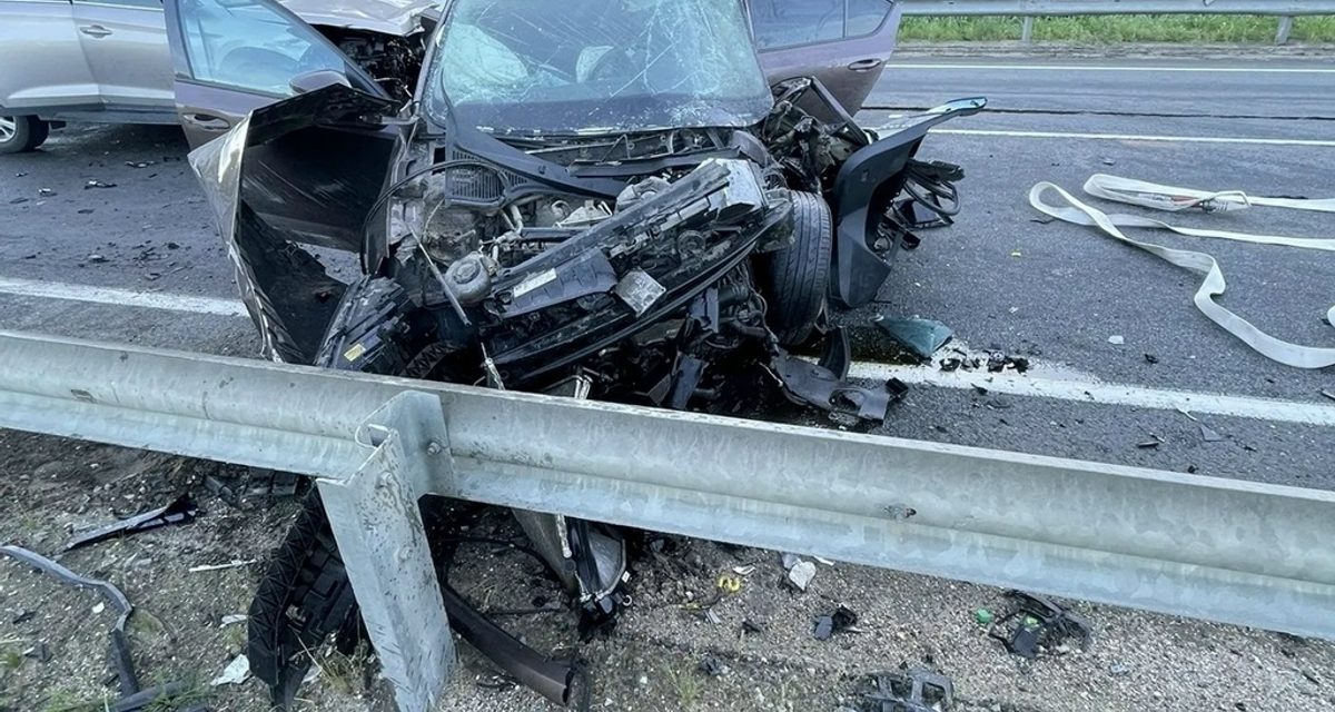 Под Череповцом столкнулись четыре машины, погибла пассажирка одной из них
