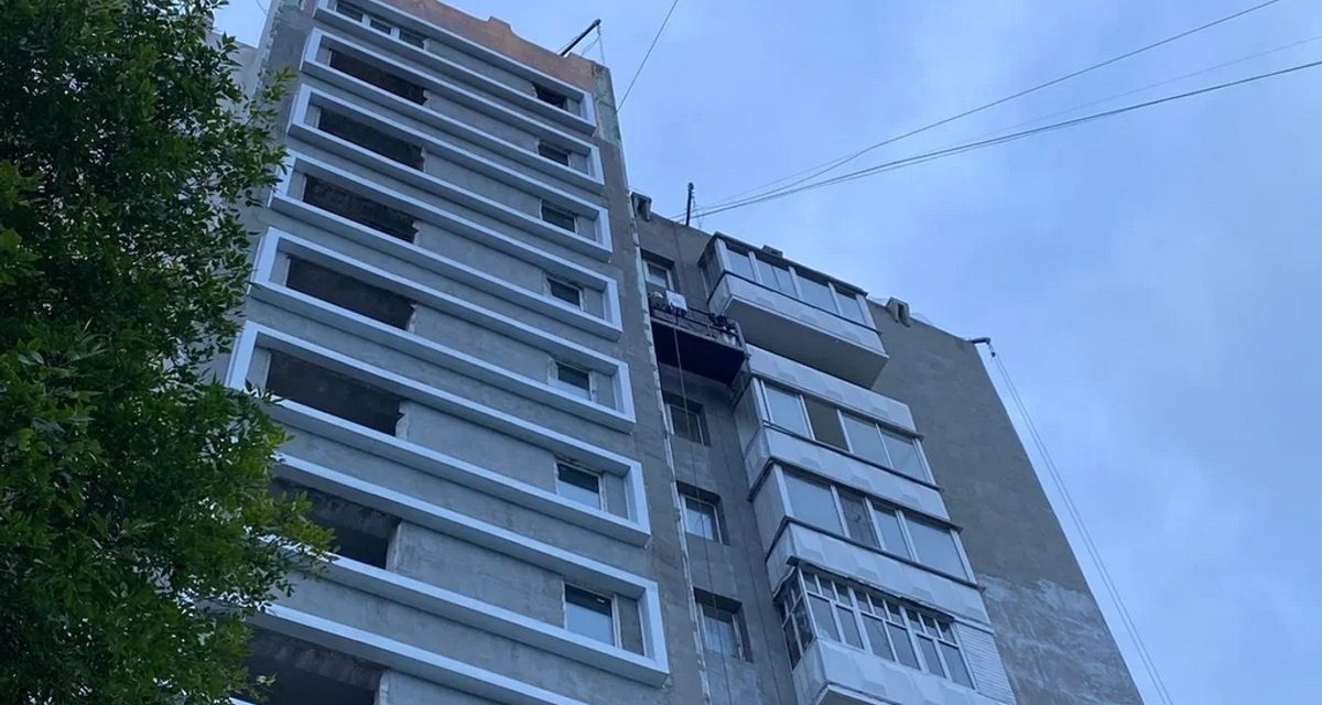 Фасад дома на проспекте Победы утеплили на десять лет раньше срока
