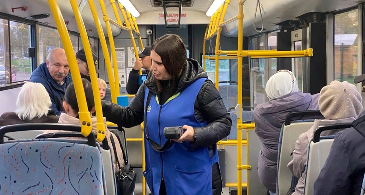 В автобусах Череповца за пять дней нашли 56 безбилетников — все оплатили проезд на месте