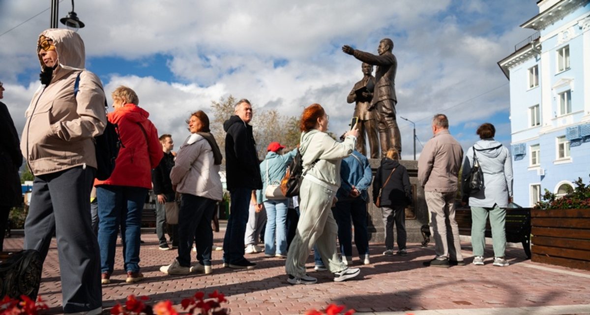 Горожане выбирают название для сквера вокруг памятника Сталину и Бардину до 30 октября